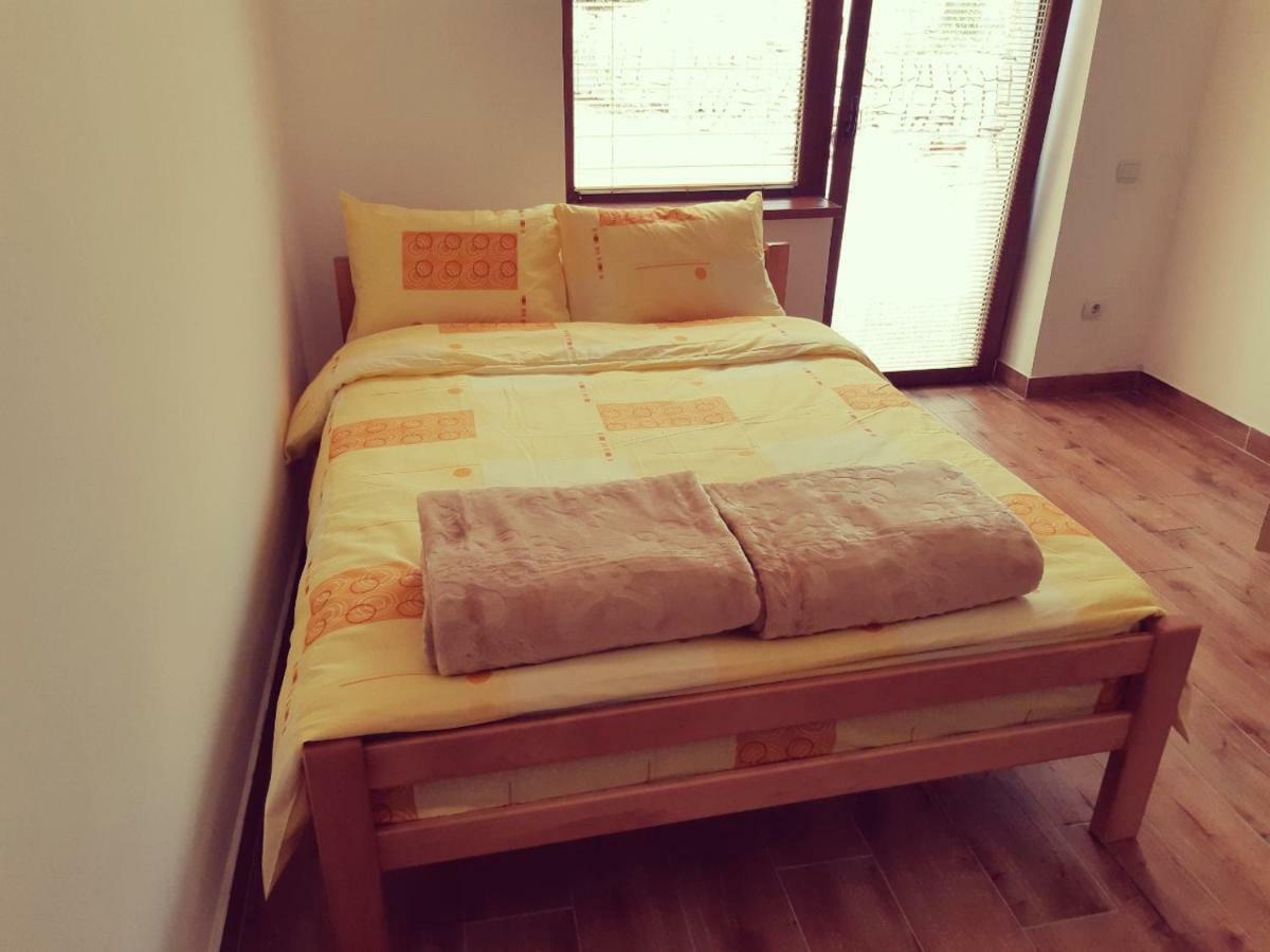 Sobe Gmitrovic Hotel Ртан Екстериор снимка