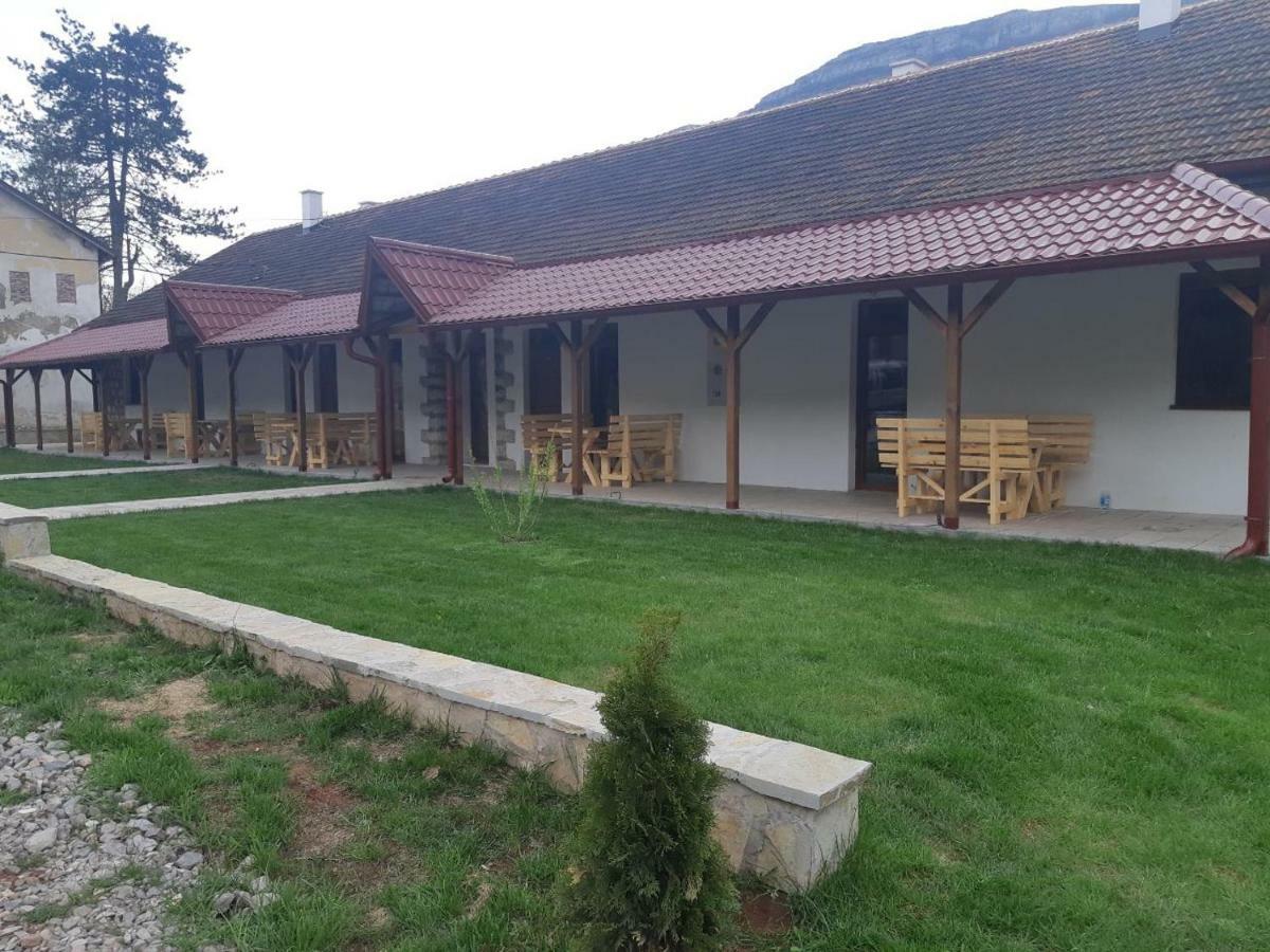 Sobe Gmitrovic Hotel Ртан Екстериор снимка