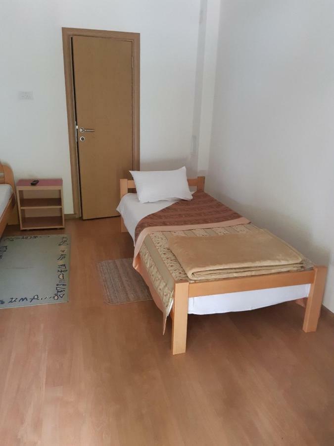 Sobe Gmitrovic Hotel Ртан Екстериор снимка